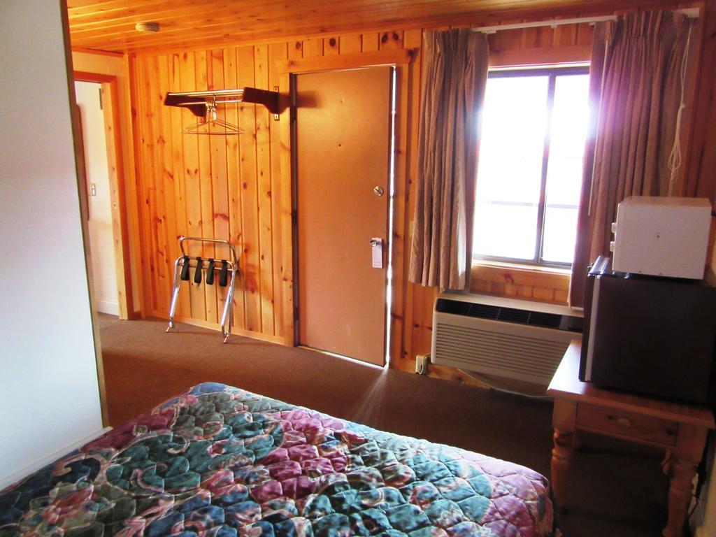 Travelers Lodge West Yellowstone Exteriör bild